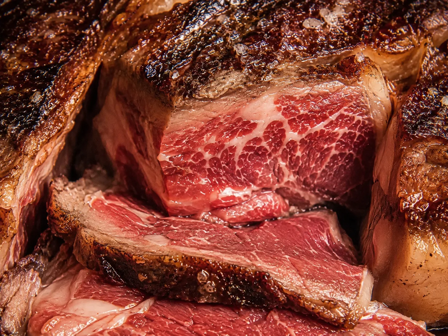 Costata stagionata appena tolta dalla griglia a carbonella